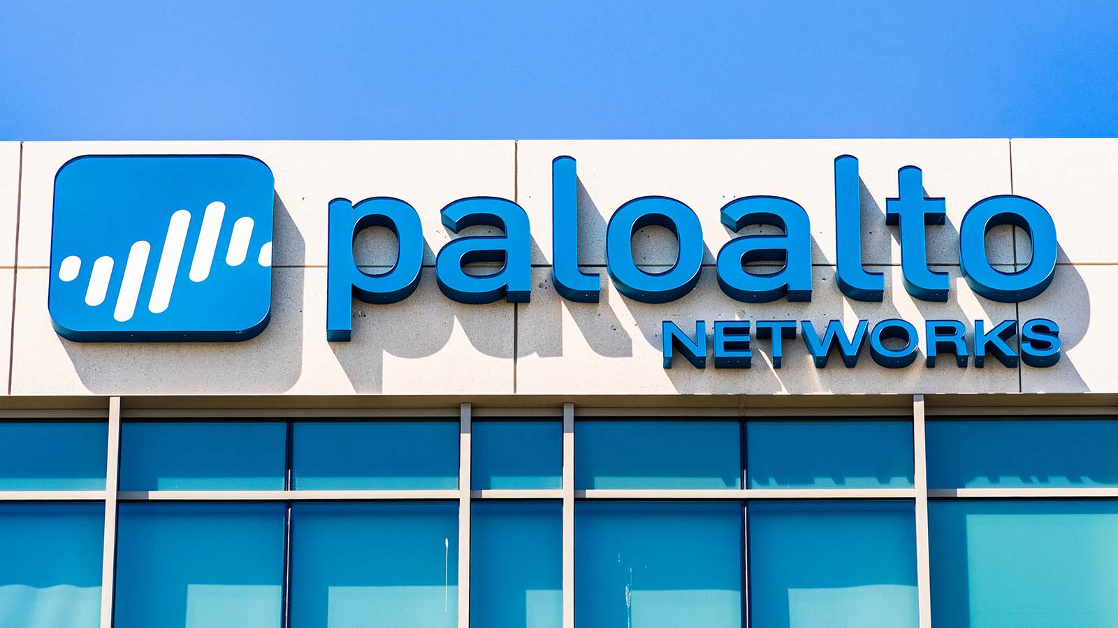 Exploring the Strong Buy Rating for Palo Alto Networks NASDAQ:PANW Stock