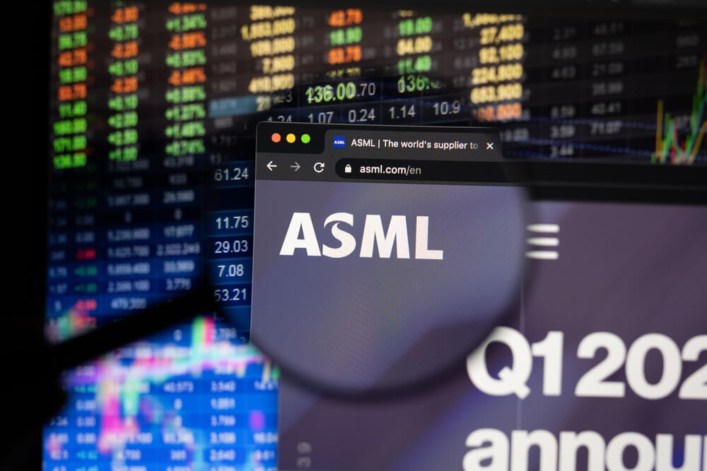 ASML Holding NASDAQ:ASML Stock Analysis: Short-Term Challenges & Future Growth