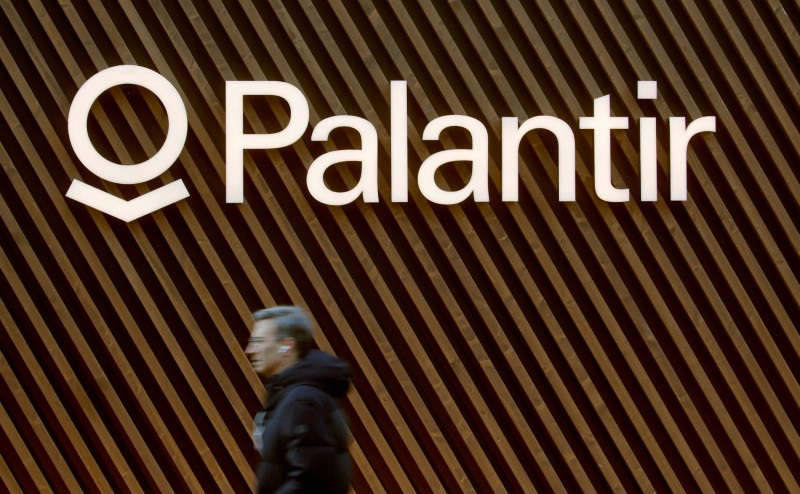 NASDAQ:PLTR – Can Palantir Justify Its Sky-High Valuation, or Is It Overheating?