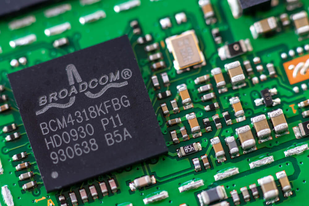 Is Broadcom (NASDAQ:AVGO) Stock Set to Surge? 33% Upside Amid AI Boom