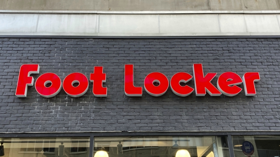 Foot Locker Faces 27% Stock Plunge: Retail Headwinds Force Lowered Profit Forecast